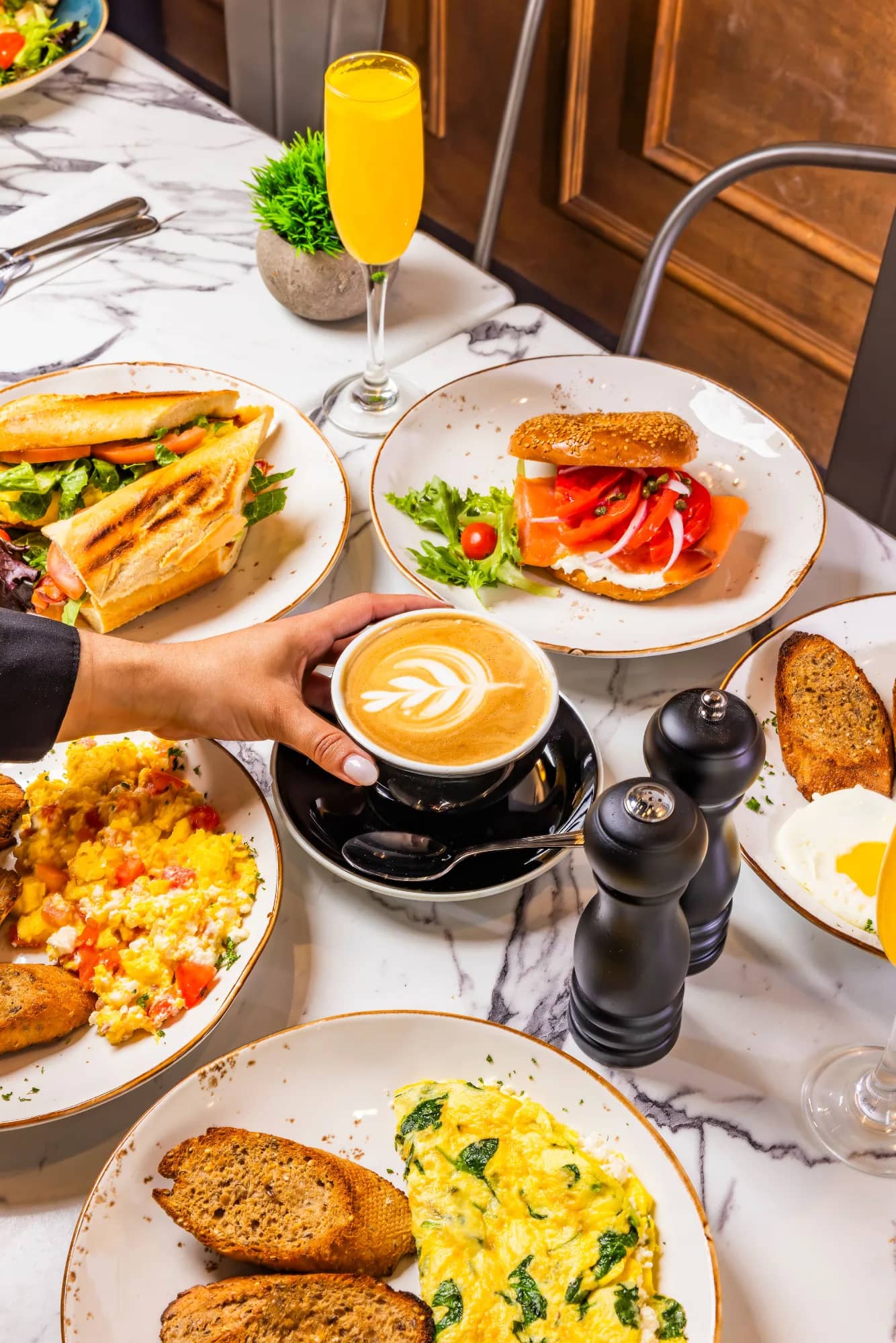 Crema Gourmet dishes